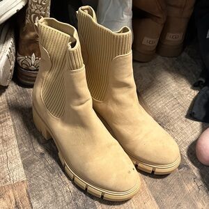 Amazon Essentials Beige Ankle Booties